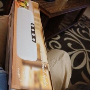 Premium Food Sealer in Black. New W Bags